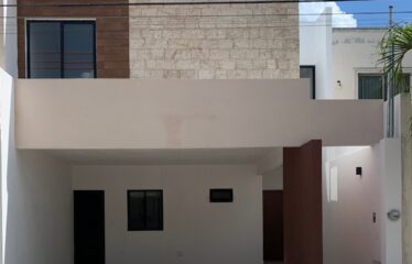 Casa en venta de 3 recámaras con alberca zona norte de Mérida