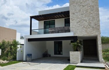 Casa en venta de 4 recámaras en privada residencial zona Country