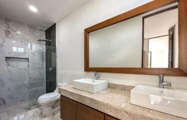 Casa en venta de 4 recámaras en privada residencial zona Country