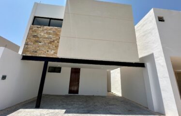 Casa en renta en privada en Cholul, Mérida, Yucatán.