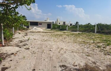 Terreno con construcción en venta en Chuburná Puerto.