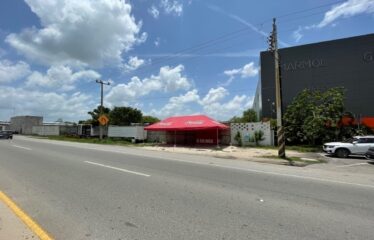 Terreno en venta sobre Periférico de Mérida. Ideal para negocio.