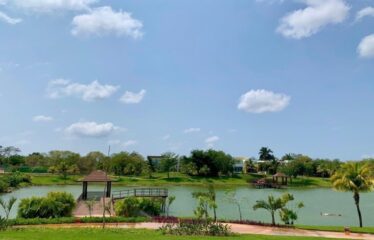 Lote en venta con vista al lago central, Privada Kilil, Yucatán Country Club.