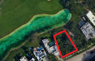 Terreno en venta con vista a campo de golf y lago, Yucatán Country Club.