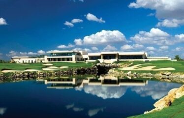 Terreno en venta con vista a campo de golf y lago, Yucatán Country Club.