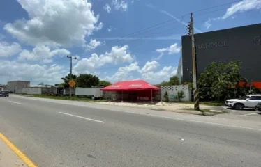 Terreno en venta sobre Periférico de Mérida. Ideal para negocio.