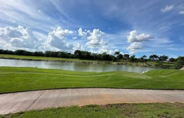 Terreno en venta con vista al campo de golf con acción incluida.