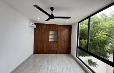 En venta casa con paneles solares en privada en Cholul, Mérida, Yucatán.