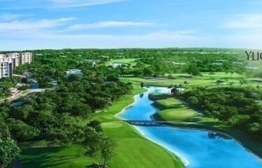 Terreno en venta con vista a campo de golf y lago, Yucatán Country Club.