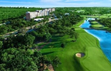 Terreno en venta con vista a campo de golf y lago, Yucatán Country Club.