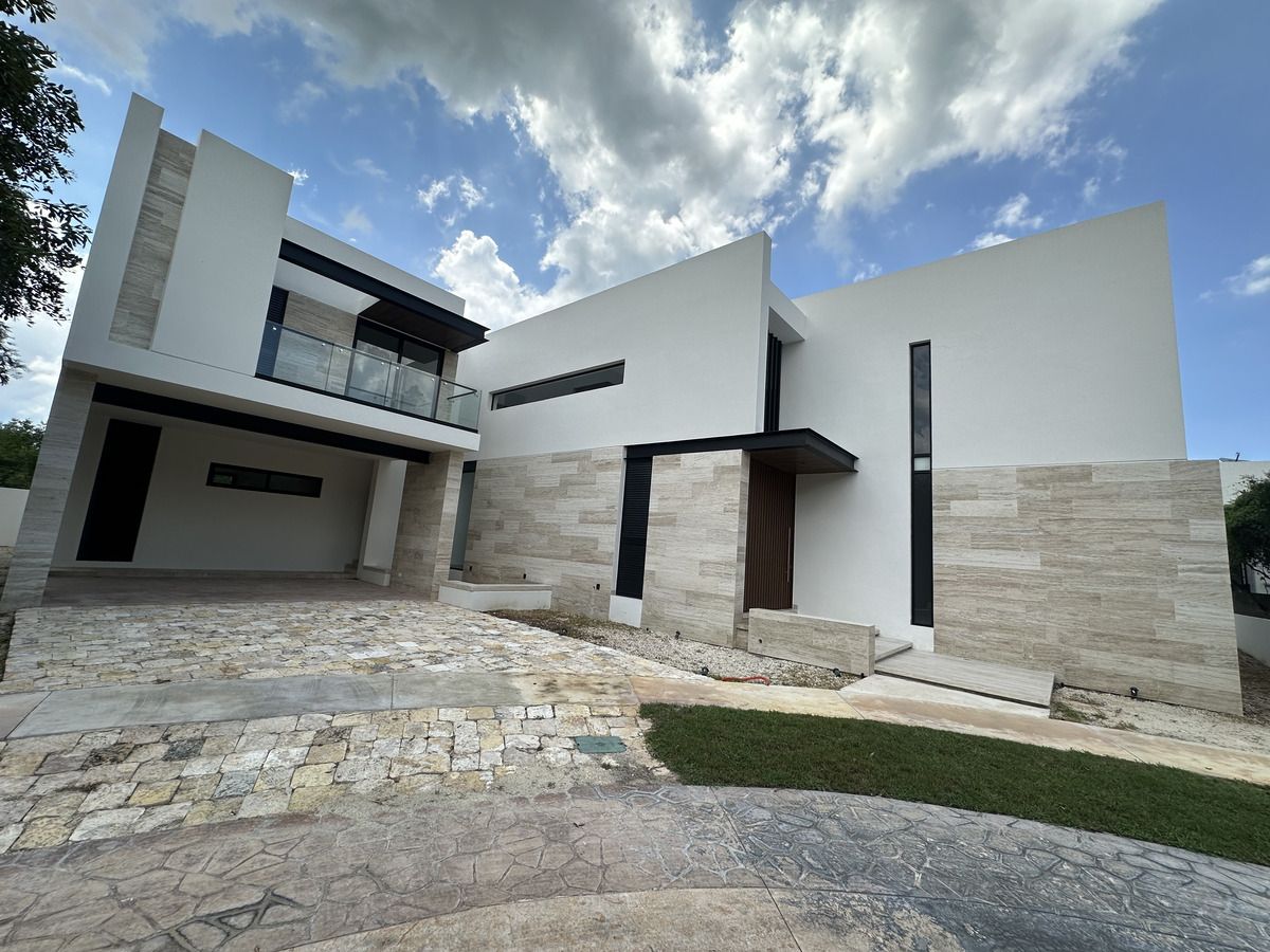 Casa en venta con diseño contemporáneo en privada Kutz del Yucatán Country Club