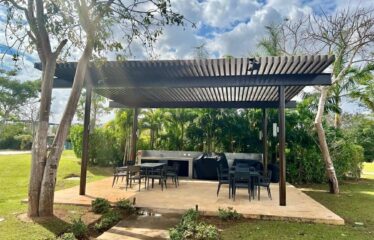 Terreno en venta en privada Oasis dentro del Yucatán Country Club.