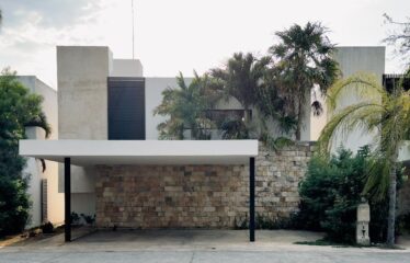 Casa en venta dentro de la Privada Puntalomas – Temozón Norte