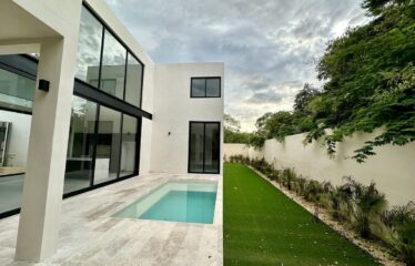 Hermosa casa en venta Privada Kutz, Yucatán Country Club