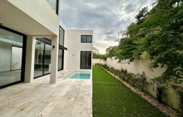 Hermosa casa en venta Privada Kutz, Yucatán Country Club