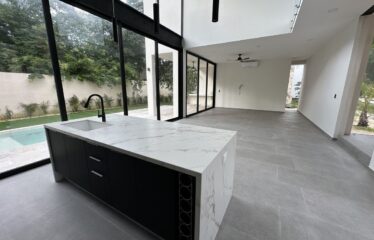 Hermosa casa en venta Privada Kutz, Yucatán Country Club