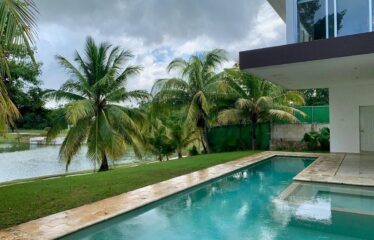 Casa en venta dentro del Yucatán Country Club con vista al cenote