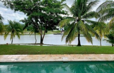 Casa en venta dentro del Yucatán Country Club con vista al cenote