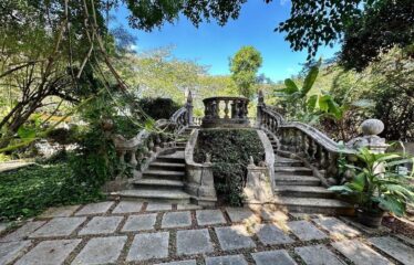 Amplia Casa en venta en el Club de Golf la Ceiba con hermoso kiosko y jardín.