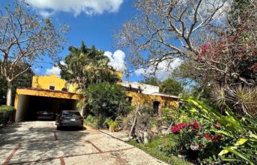 Amplia Casa en venta en el Club de Golf la Ceiba con hermoso kiosko y jardín.