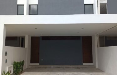 Townhouse en venta de 2 recámaras zona de Xcanatún