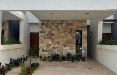 Townhouse de 2 recámaras en privada residencial en zona de Dzitya