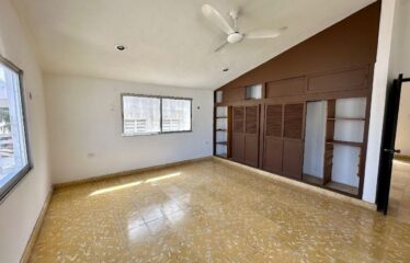 Casa en venta sobre calle principal de acceso de Mérida al Malecón de Progreso.