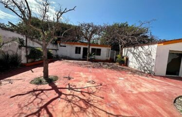 Casa en venta sobre calle principal de acceso de Mérida al Malecón de Progreso.