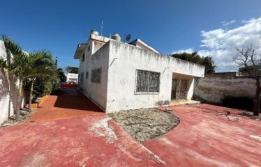 Casa en venta sobre calle principal de acceso de Mérida al Malecón de Progreso.