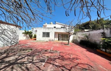 Casa en venta sobre calle principal de acceso de Mérida al Malecón de Progreso.