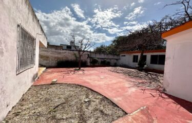 Casa en venta sobre calle principal de acceso de Mérida al Malecón de Progreso.