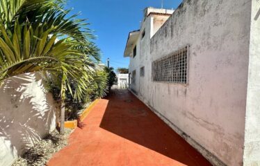 Casa en venta sobre calle principal de acceso de Mérida al Malecón de Progreso.