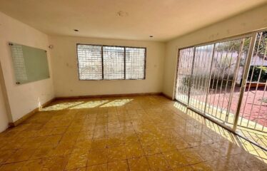 Casa en venta sobre calle principal de acceso de Mérida al Malecón de Progreso.